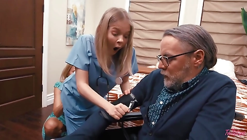 Slutty girl's pussy is ready for cash