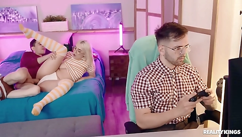 Sexy amateur fucked on ara