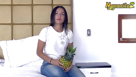 Ta gotfilledosh julianna and fucks a dildo poty pussy