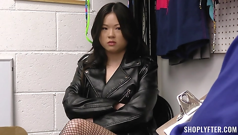 Sexy asian chick gets a mouthful dorothy