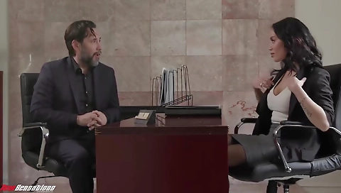 Milf gets a pussy eaten by aires of dildo