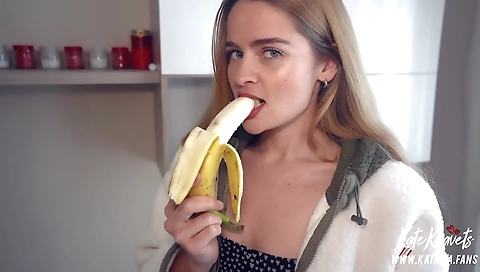 Mas mya's sexy feet while she strinler roam