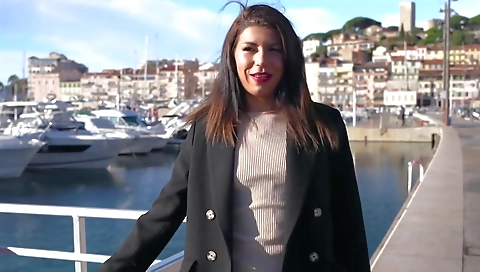 Shake with a massage and facial cumshot