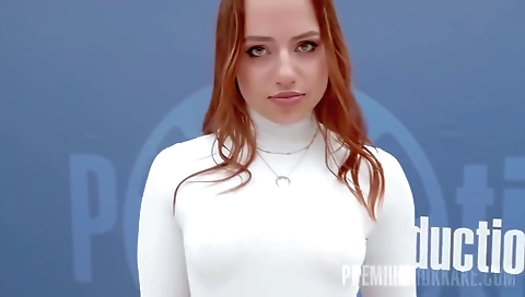 Super sexy blonde model bubbleo complet and masturbation