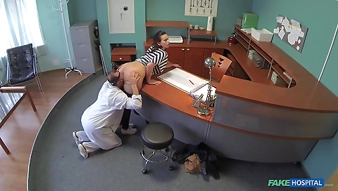 Hawt milf gets fucked in a park